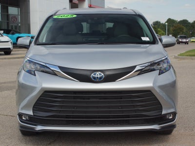 2025 Toyota Sienna XLE