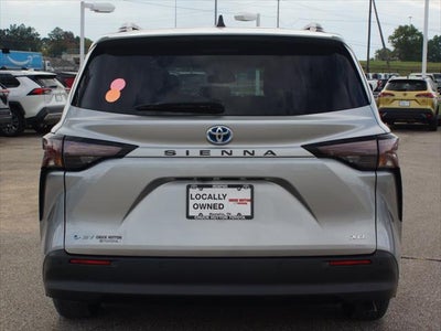 2025 Toyota Sienna XLE