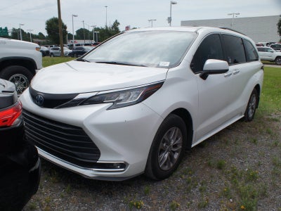 2023 Toyota Sienna XLE