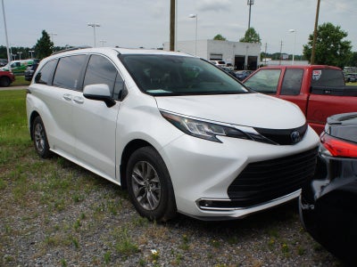 2023 Toyota Sienna XLE