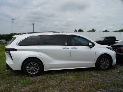 2023 Toyota Sienna XLE