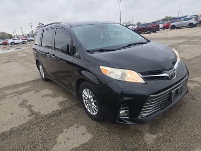 2018 Toyota Sienna XLE