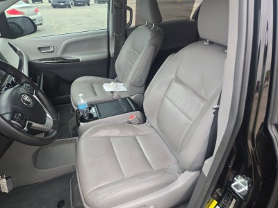 2018 Toyota Sienna XLE