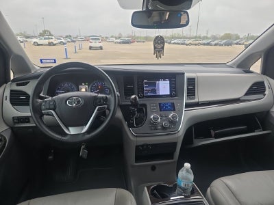 2018 Toyota Sienna XLE