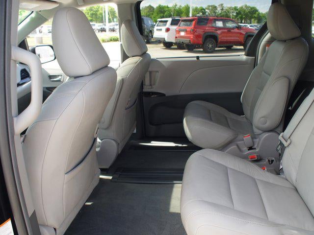 2018 Toyota Sienna XLE