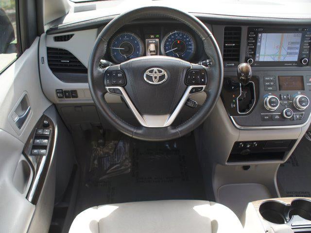 2018 Toyota Sienna XLE