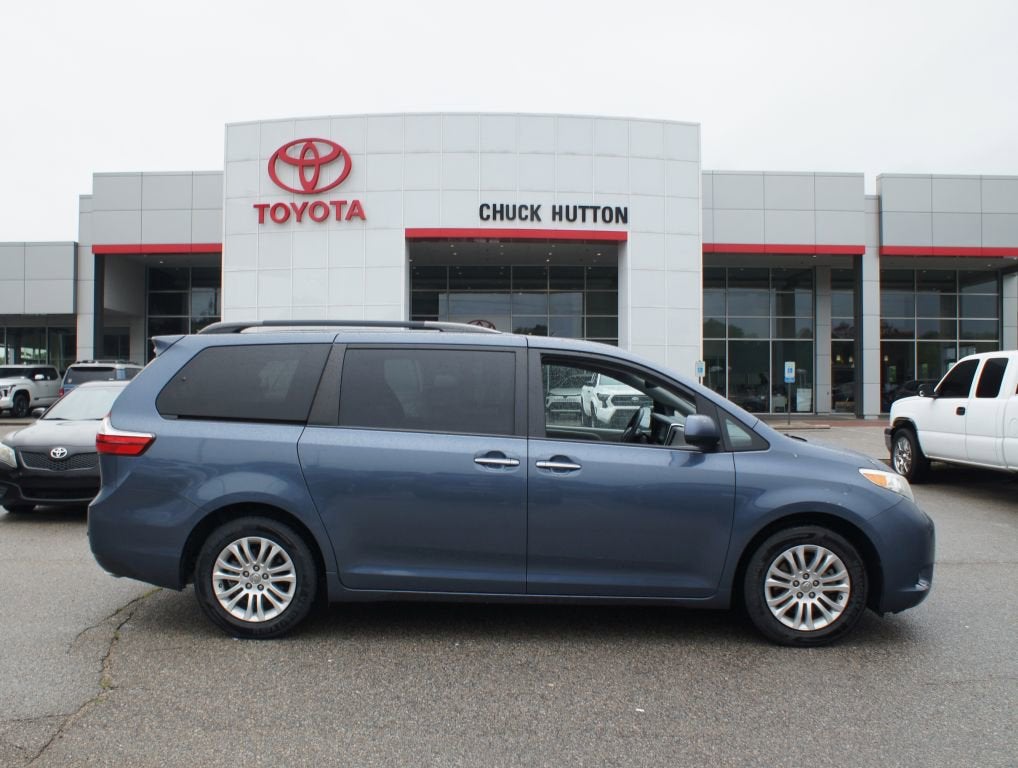 2017 Toyota Sienna XLE