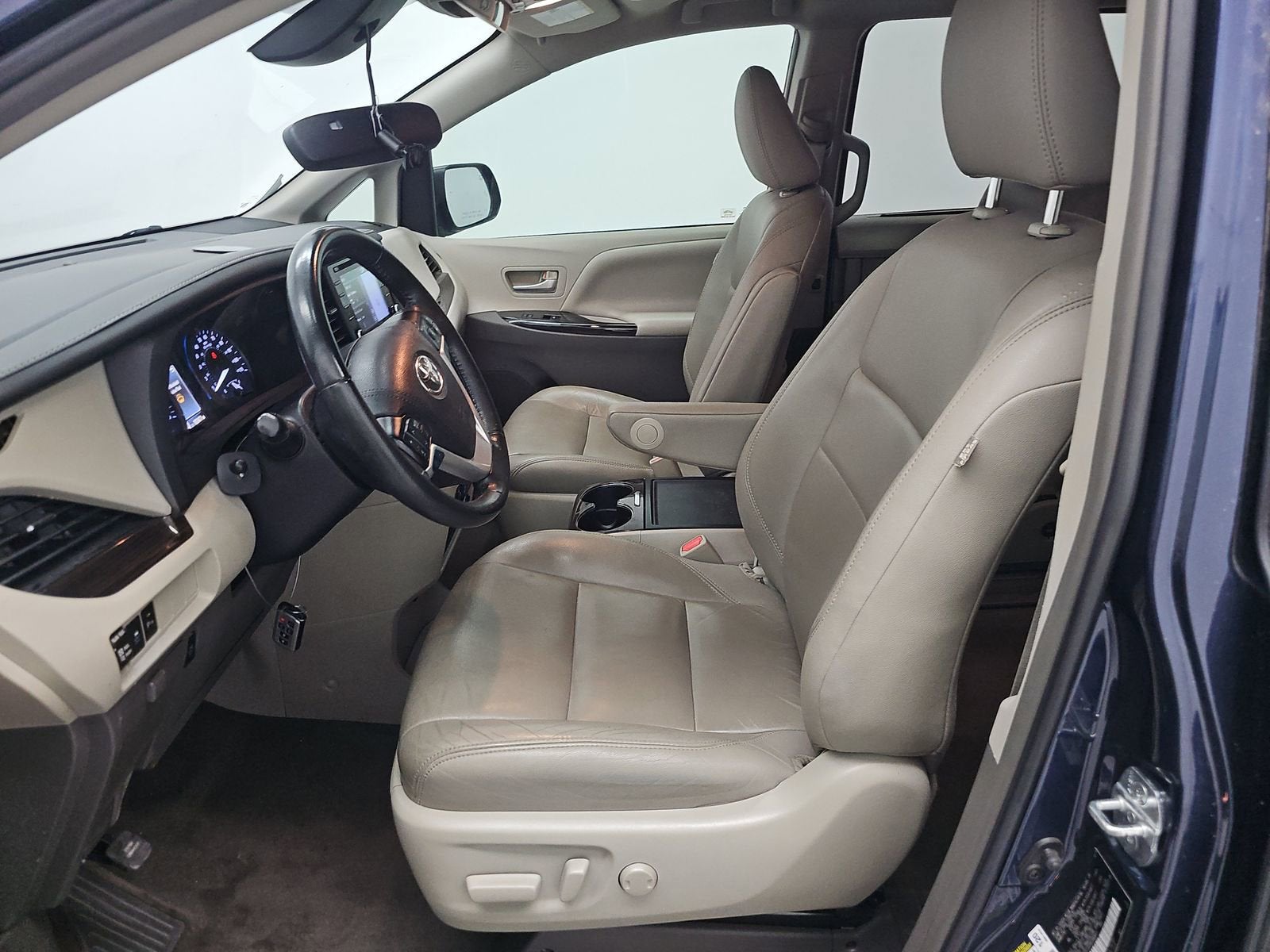 2019 Toyota Sienna XLE