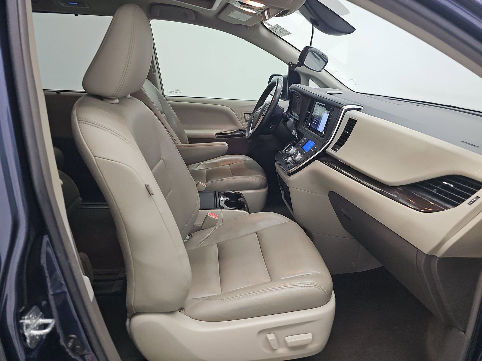 2019 Toyota Sienna XLE