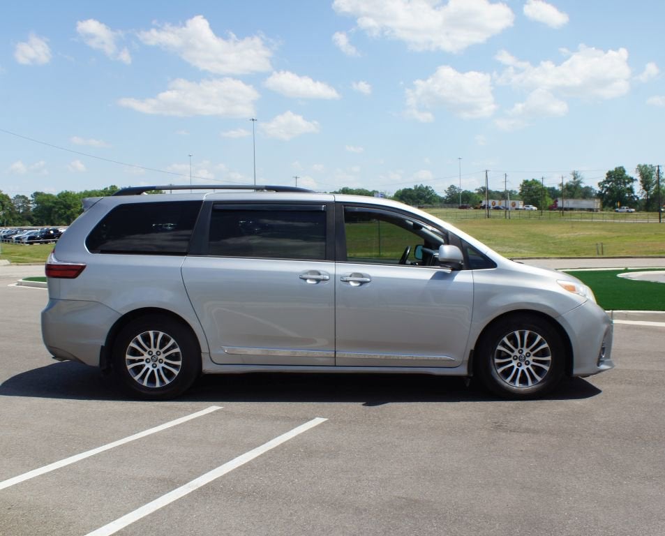 2018 Toyota Sienna XLE