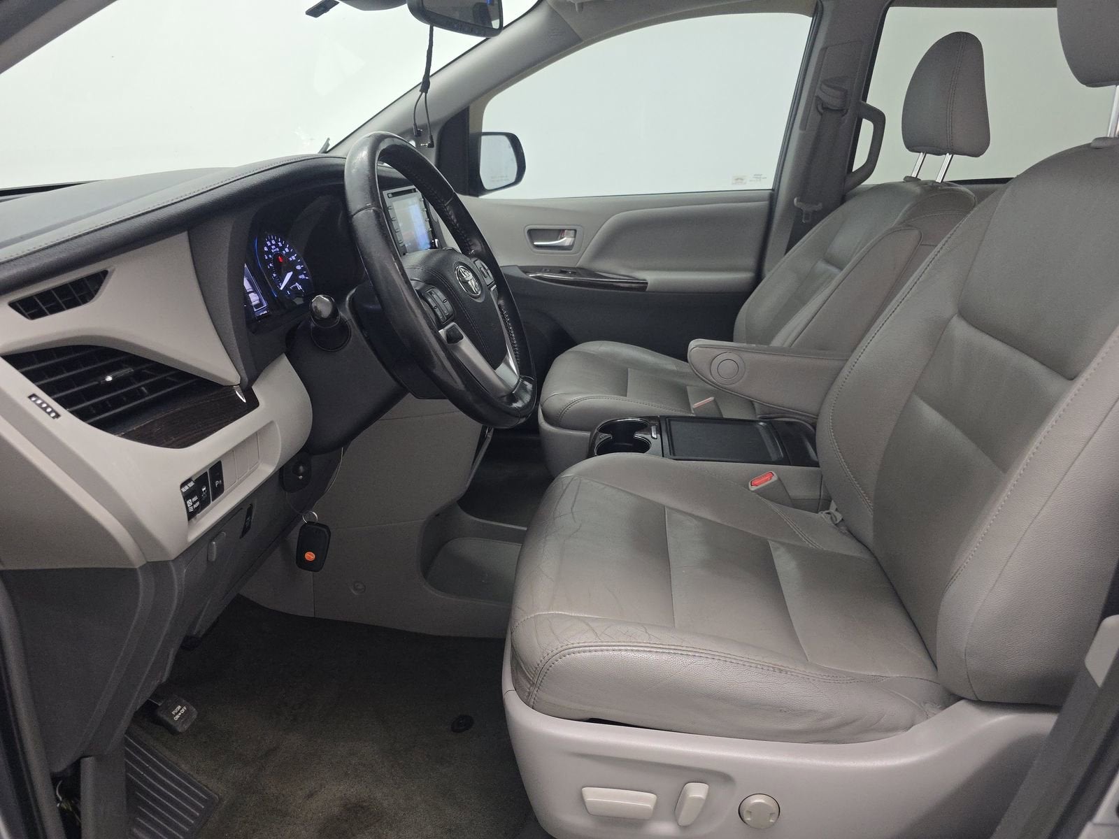 2018 Toyota Sienna XLE