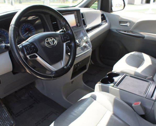 2018 Toyota Sienna XLE