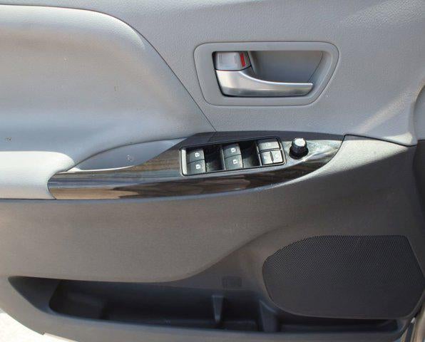 2018 Toyota Sienna XLE