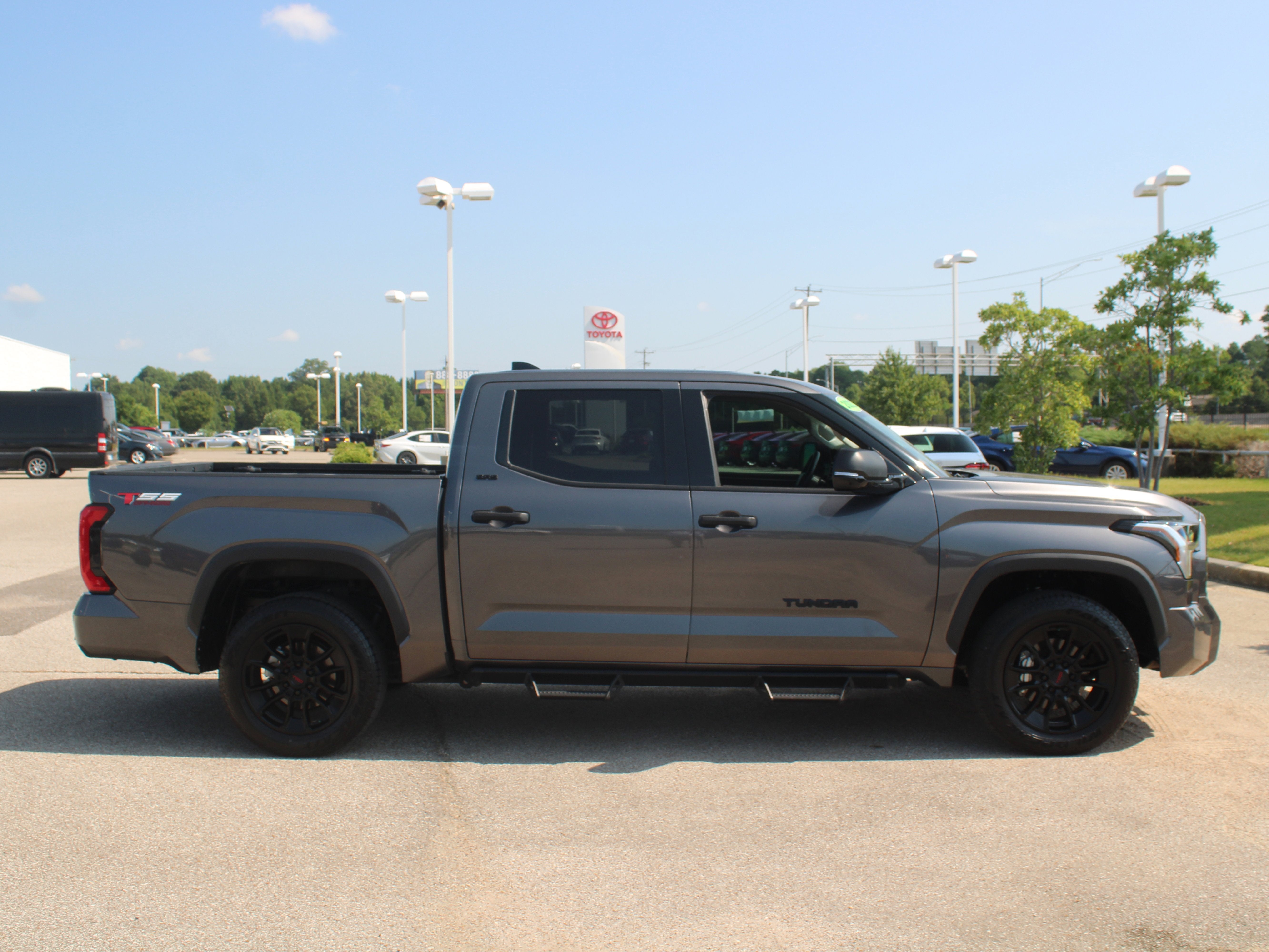 2022 Toyota Tundra 2WD SR5