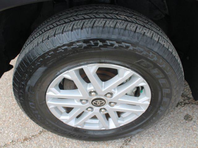 2022 Toyota Tundra 2WD SR5