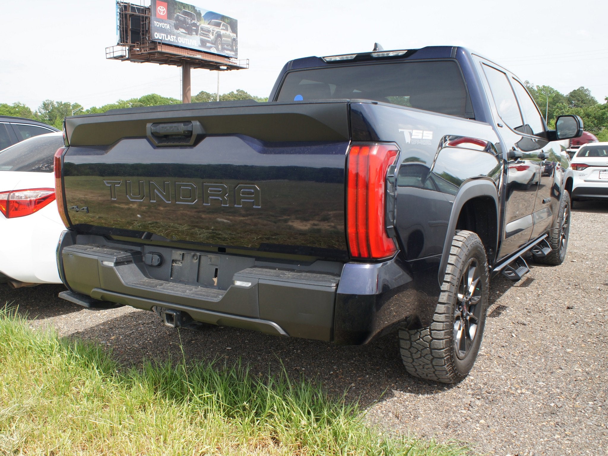 2023 Toyota TUNDRA Base