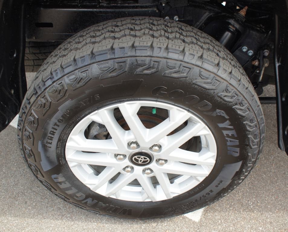 2025 Toyota Tundra 4WD SR5