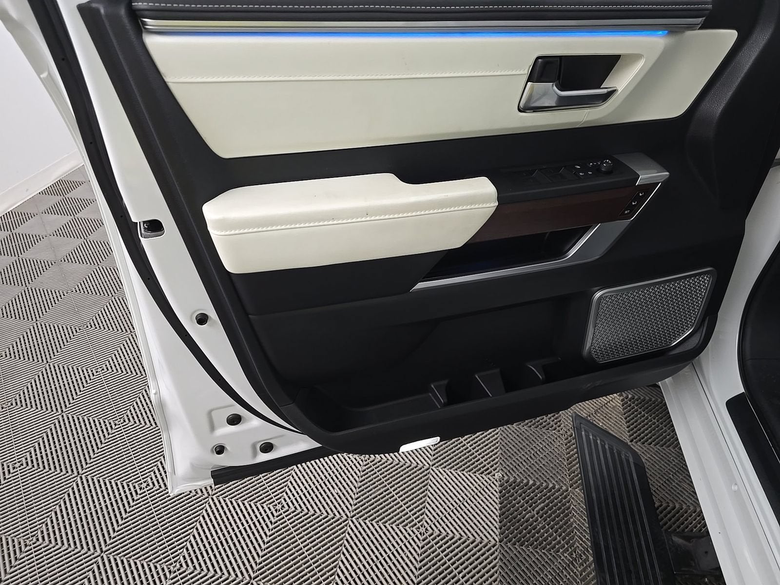 2023 Toyota Sequoia Capstone