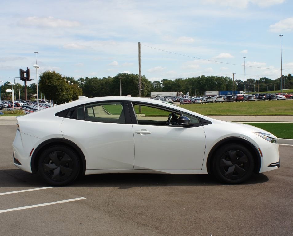 2023 Toyota Prius LE