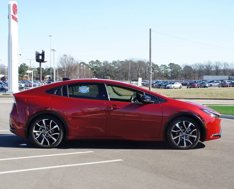 2025 Toyota Prius Plug-In Hybrid Base