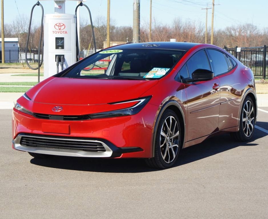 2025 Toyota Prius Plug-In Hybrid Base