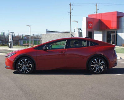 2025 Toyota Prius Plug-In Hybrid Base