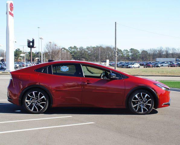 2025 Toyota Prius Plug-In Hybrid Base