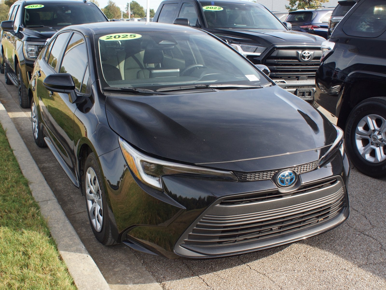 2025 Toyota Corolla Hybrid LE