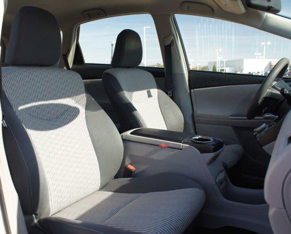 2015 Toyota Prius v Three