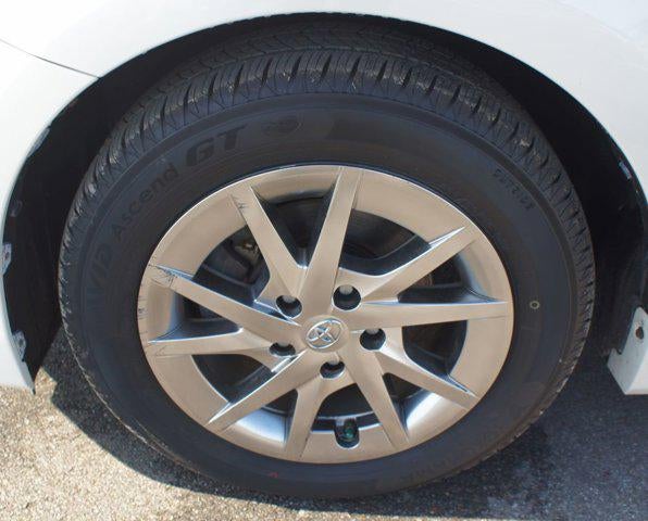 2015 Toyota Prius v Three