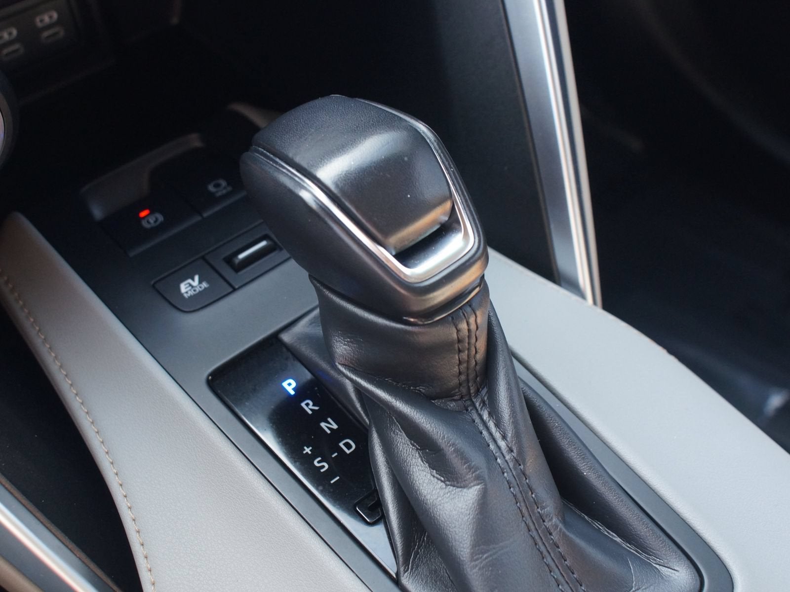 2023 Toyota Venza LE