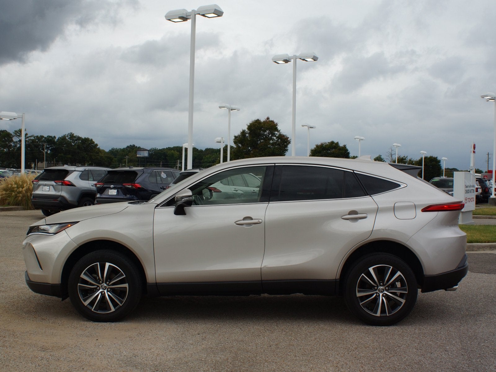 2022 Toyota Venza LE