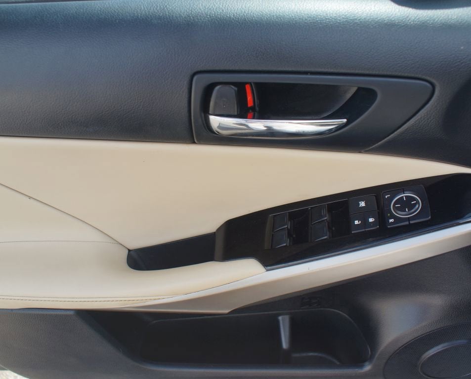 2016 Lexus IS 200t 