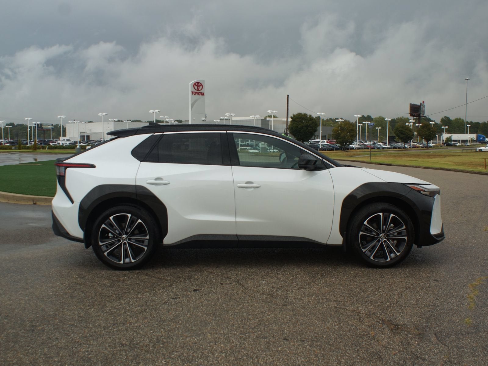 2025 Toyota bZ4X Limited