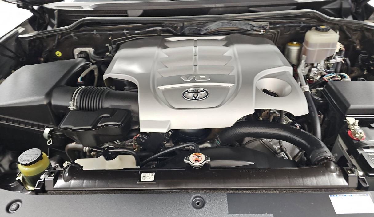 2018 Toyota Land Cruiser Base