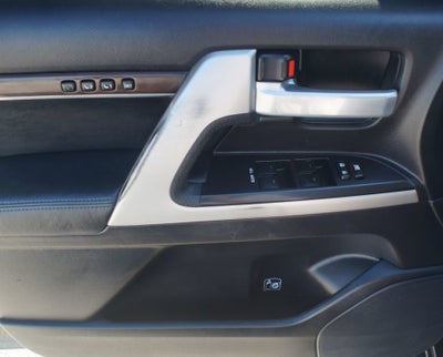 2018 Toyota Land Cruiser Base