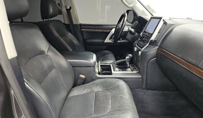 2018 Toyota Land Cruiser Base