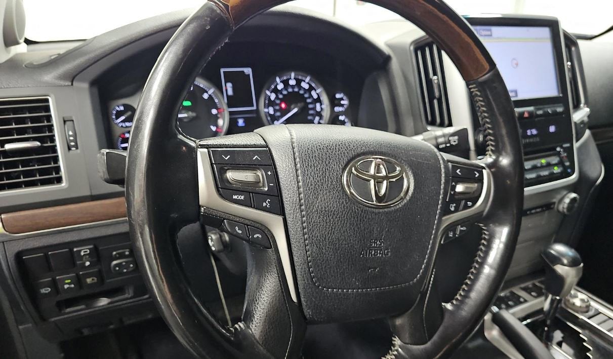 2018 Toyota Land Cruiser Base