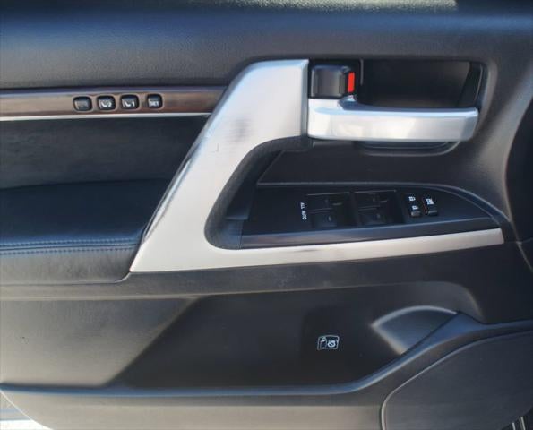 2018 Toyota Land Cruiser Base
