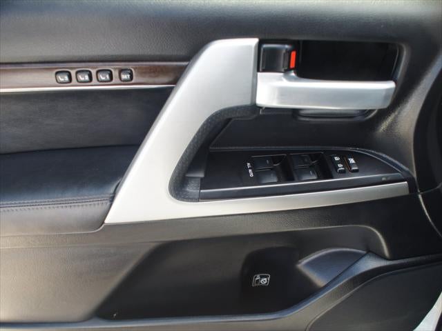 2018 Toyota Land Cruiser Base